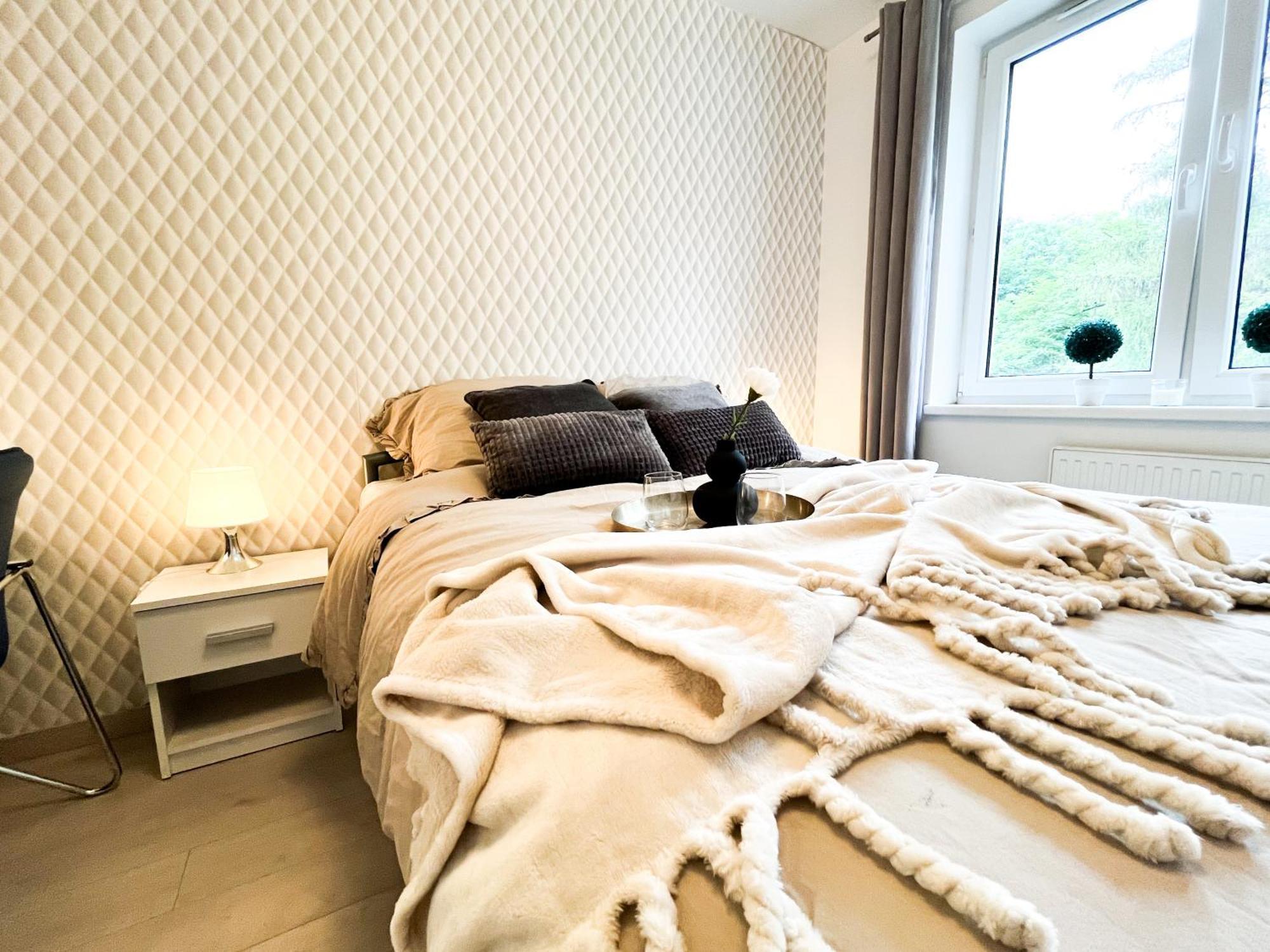 Appartement Walk To Park, Modern 2Bd Kitchen! Balcony, Parking à Wrocław Extérieur photo